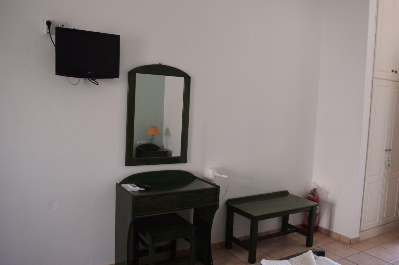 Παραπόρτι Aparthotel Φολέγανδρος Εξωτερικό φωτογραφία